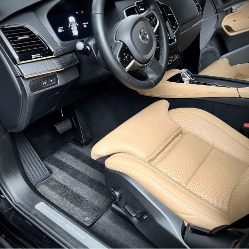 nettoyage intérieur d une volvo coté conducteur à Canet