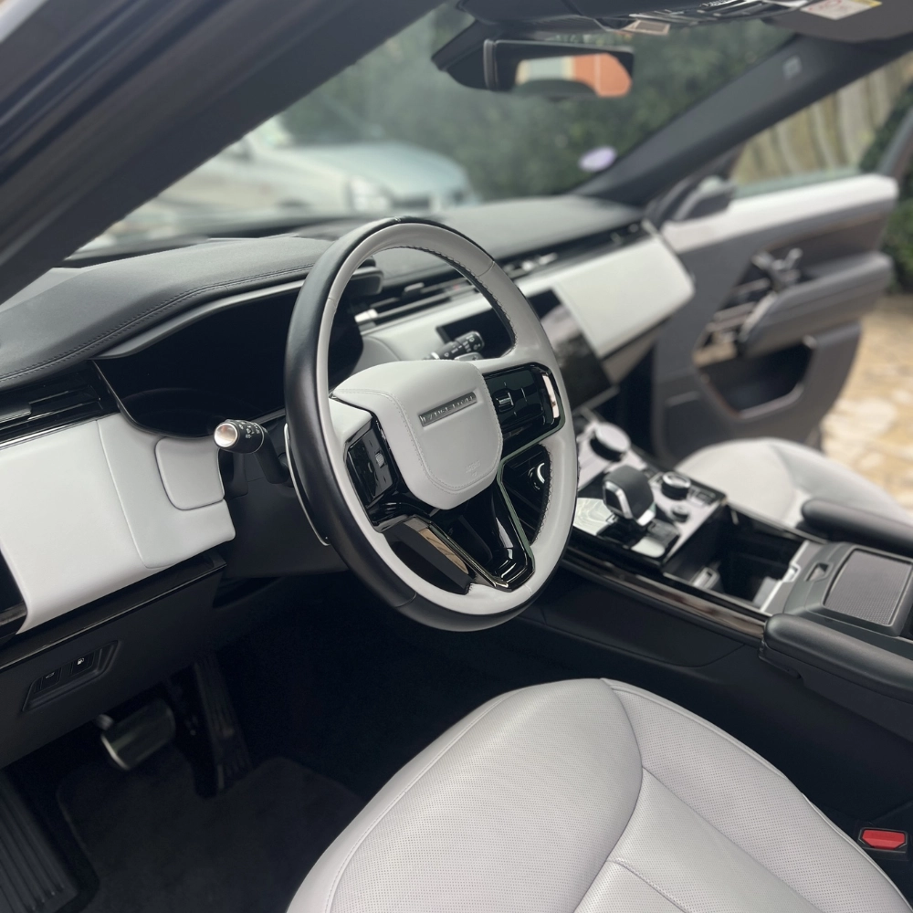nettoyage-interieur-perpignan-range-rover-volant